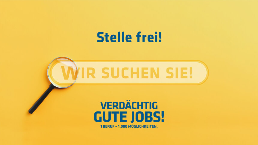 Aktuelle Stellenanzeigen und Jobangebote bei der Polizei Sachsen: Auf dem Sharepic steht »Stelle frei!«, dazu Lupe und Suchleiste mit dem Titel »Wir suchen Sie!«. Darunter das Logo »Verdächtig gute Jobs!«