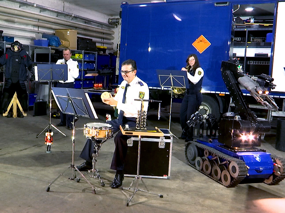 Das Polizeiorchester musiziert zum vierten Advent