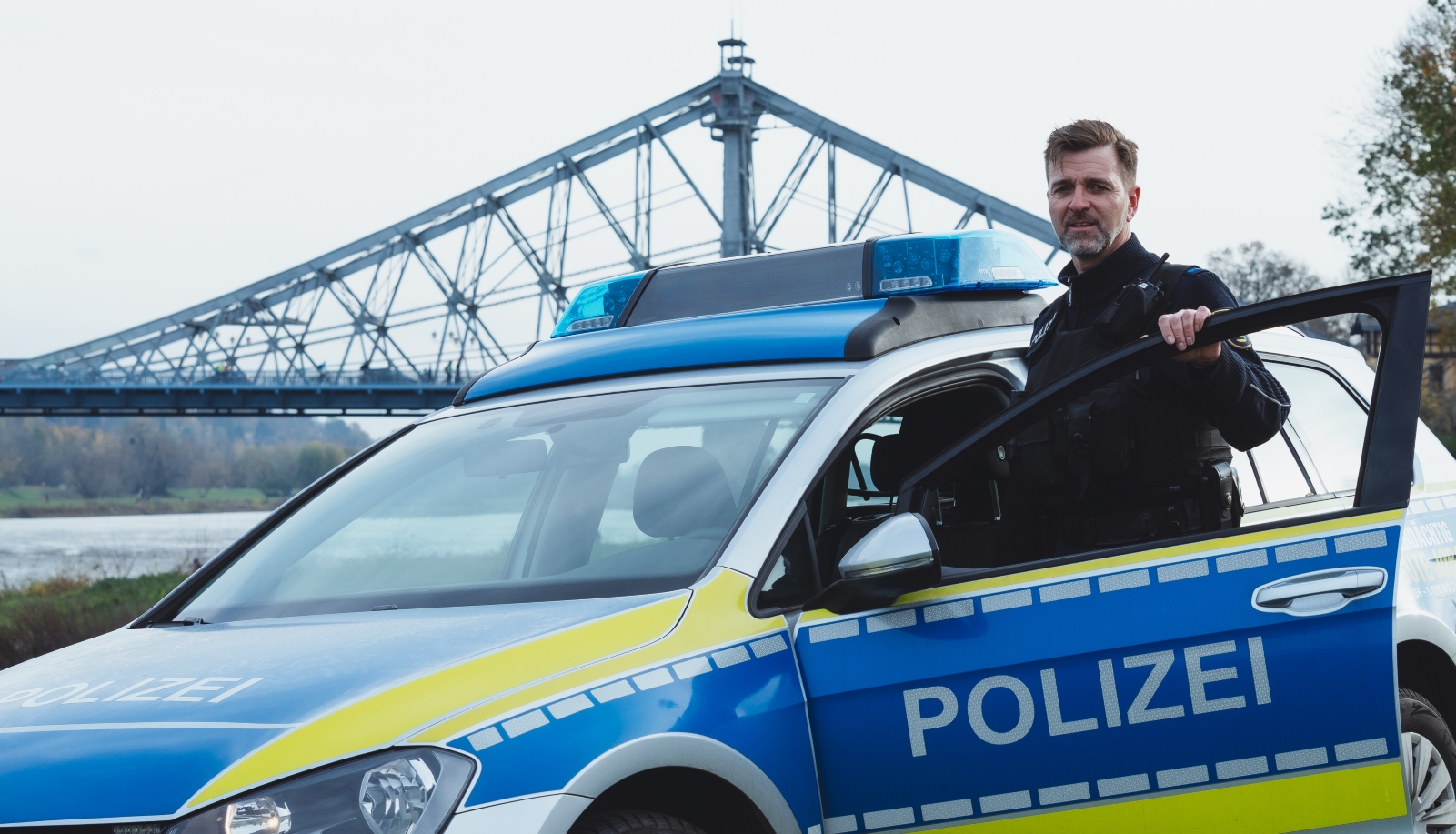 Polizist rettet Frau das Leben