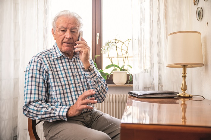 Bild Senior_Betrug am Telefon