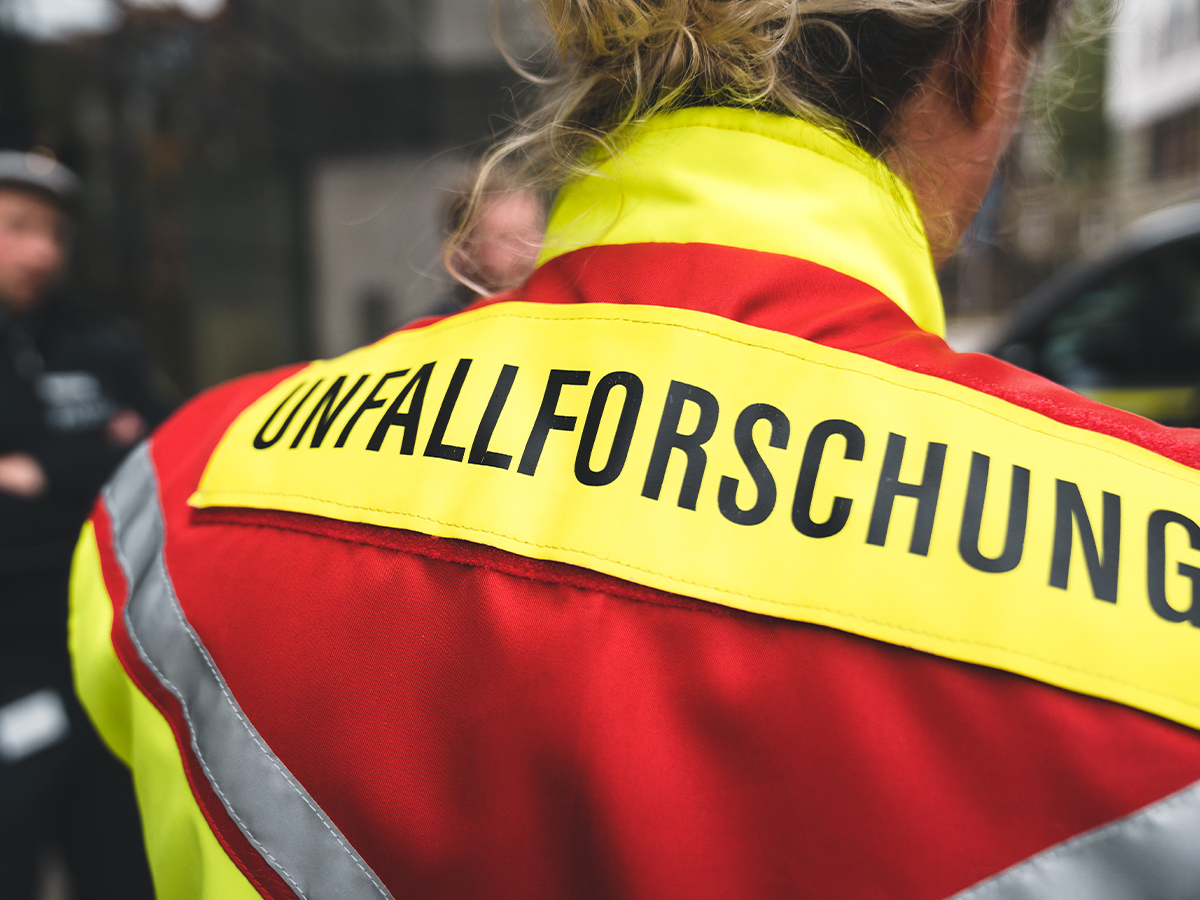 Schriftzug auf Jacke: Unfallforschung