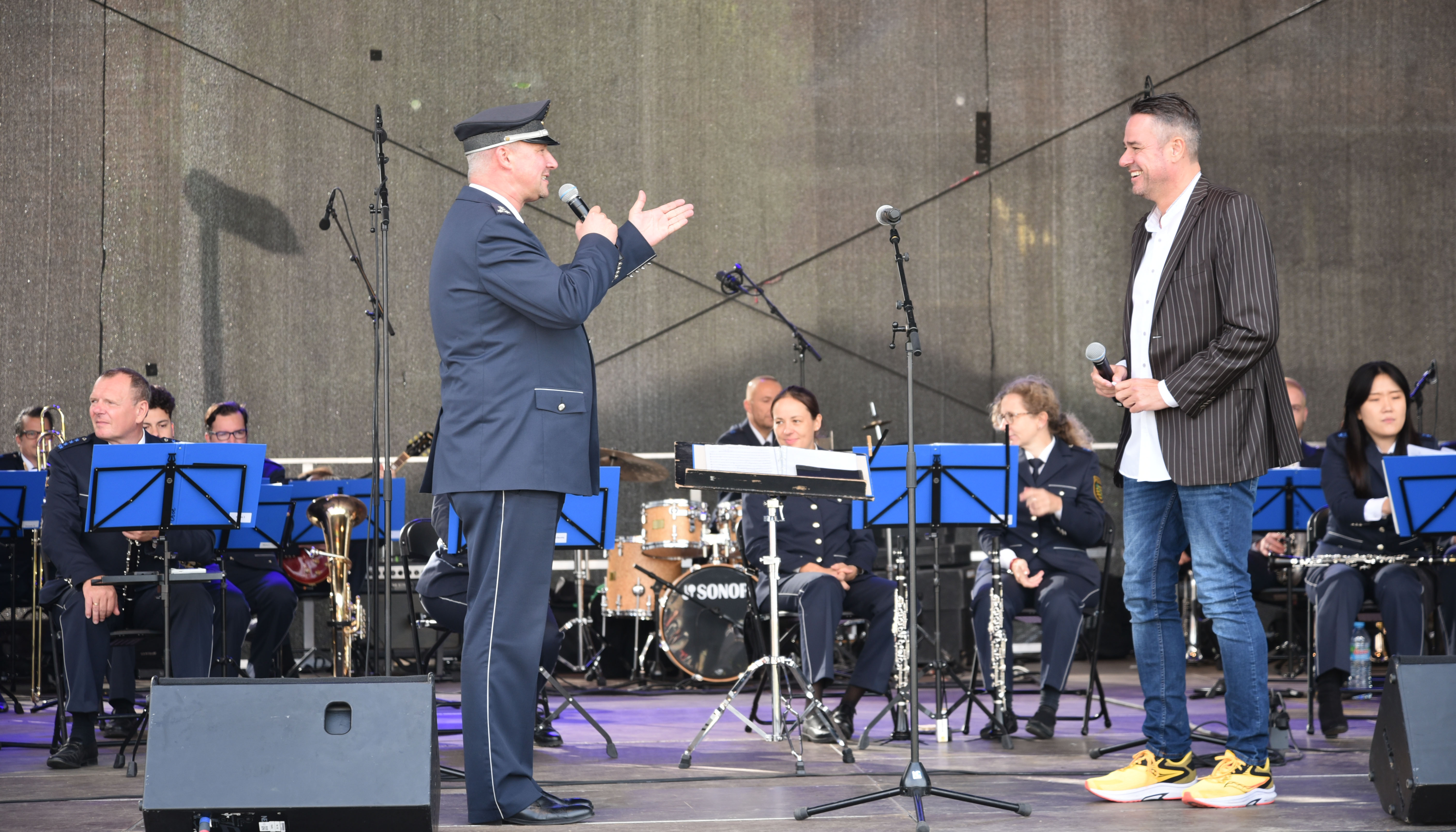 Roman Knobloch und Polizeihauptkommissar Knaup