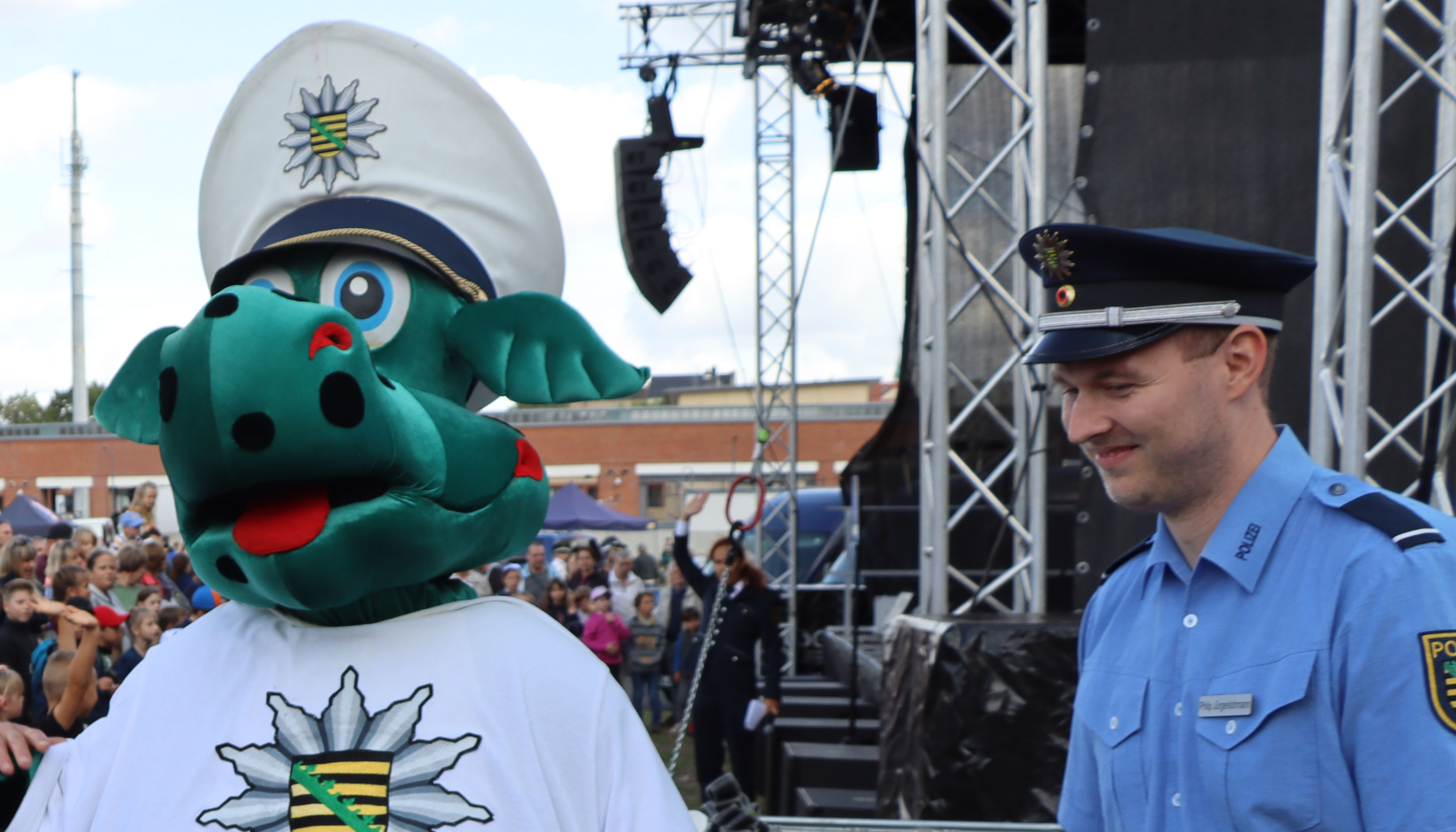 Poldi, der Polizei-Dino