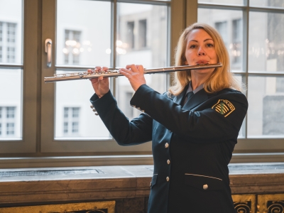 VGJ Beitrag Musikerin in Uniform