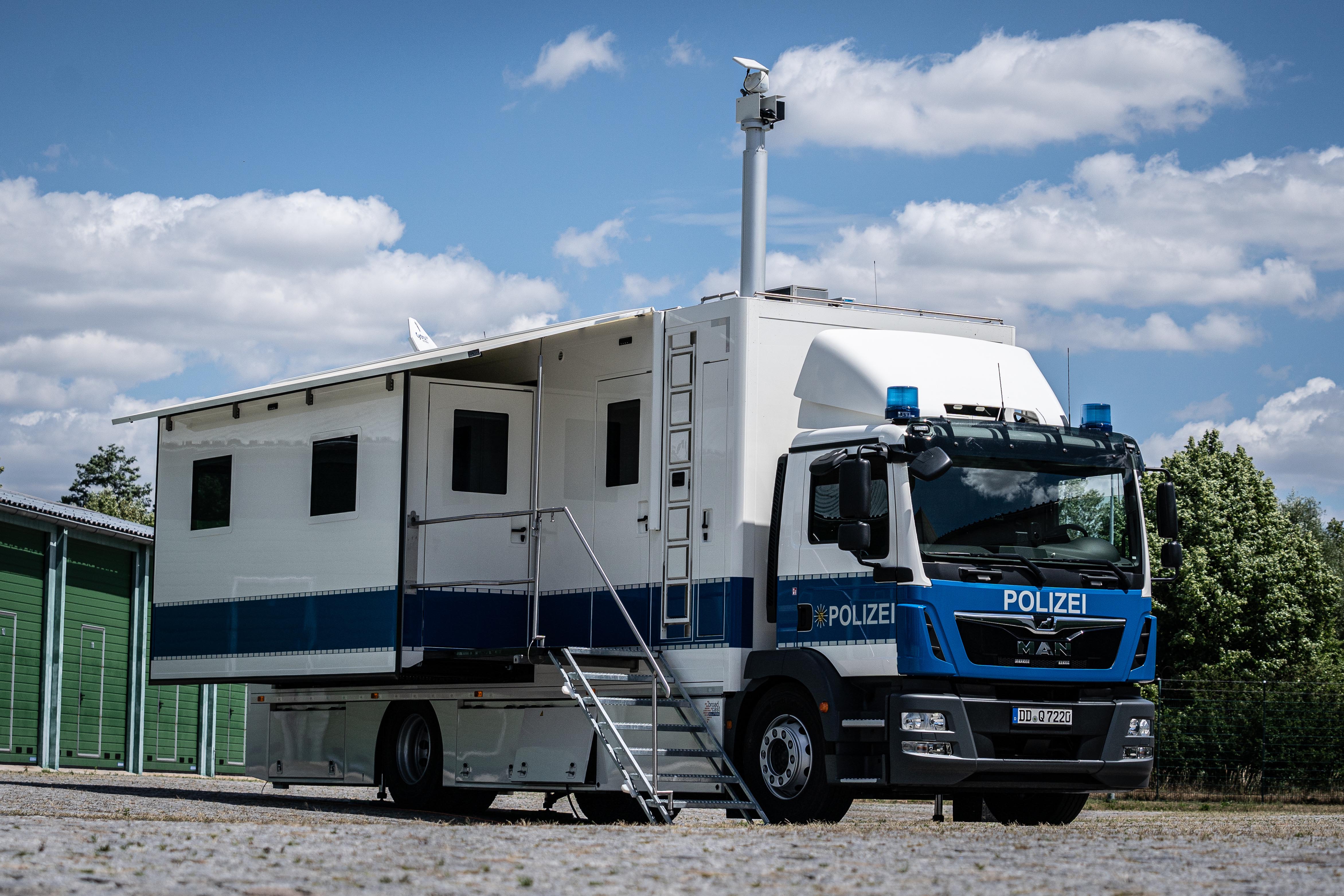 Befehlskraftwagen Seitenansicht Kofferausschub