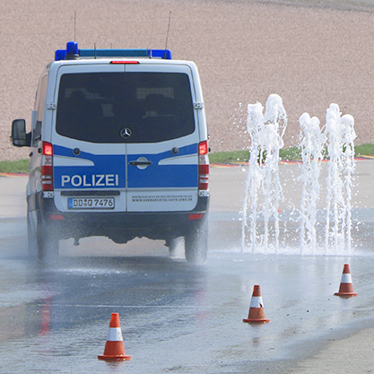 Ausweichübung mit Wasserhindernis