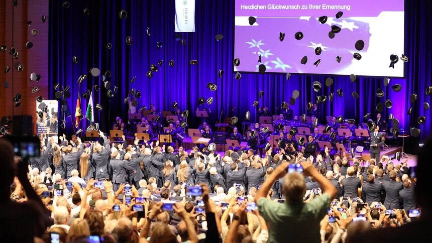Mützenwurf in der Stadthalle Chemnitz in 16 zu 9