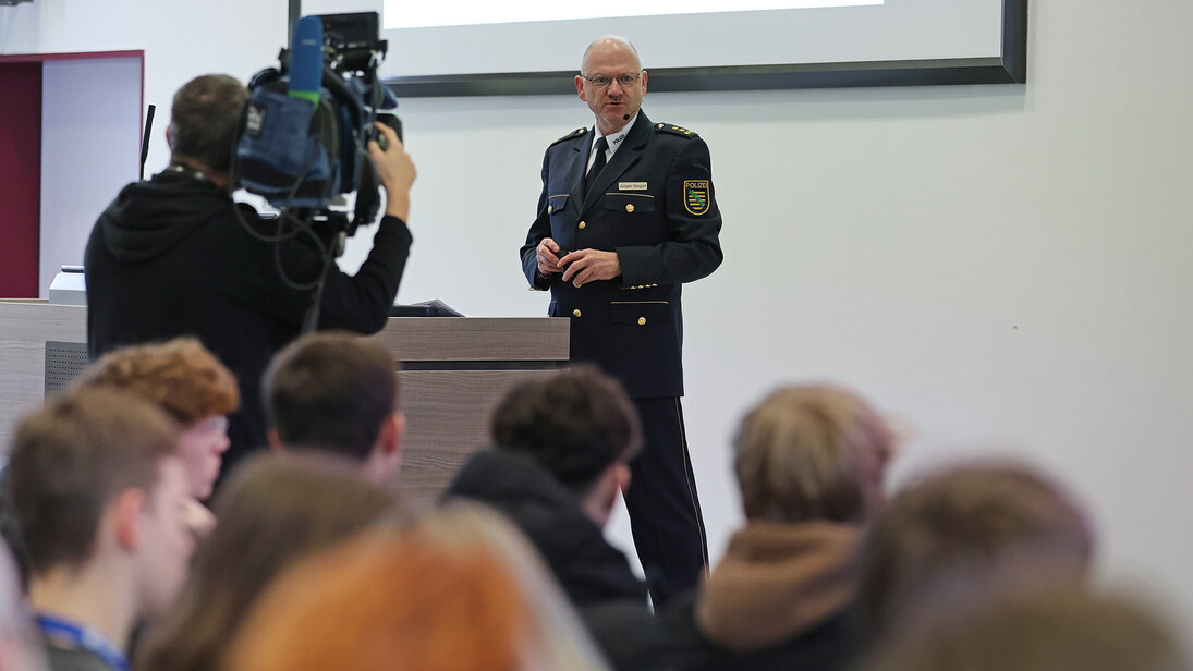 Begrüßung durch den Prorektor Jürgen Siegert