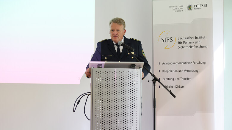 Landespolizeipräsident Jörg Kubiessa bei seiner Keynote