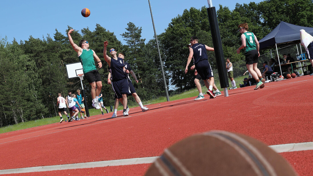 Basketballer in Aktion